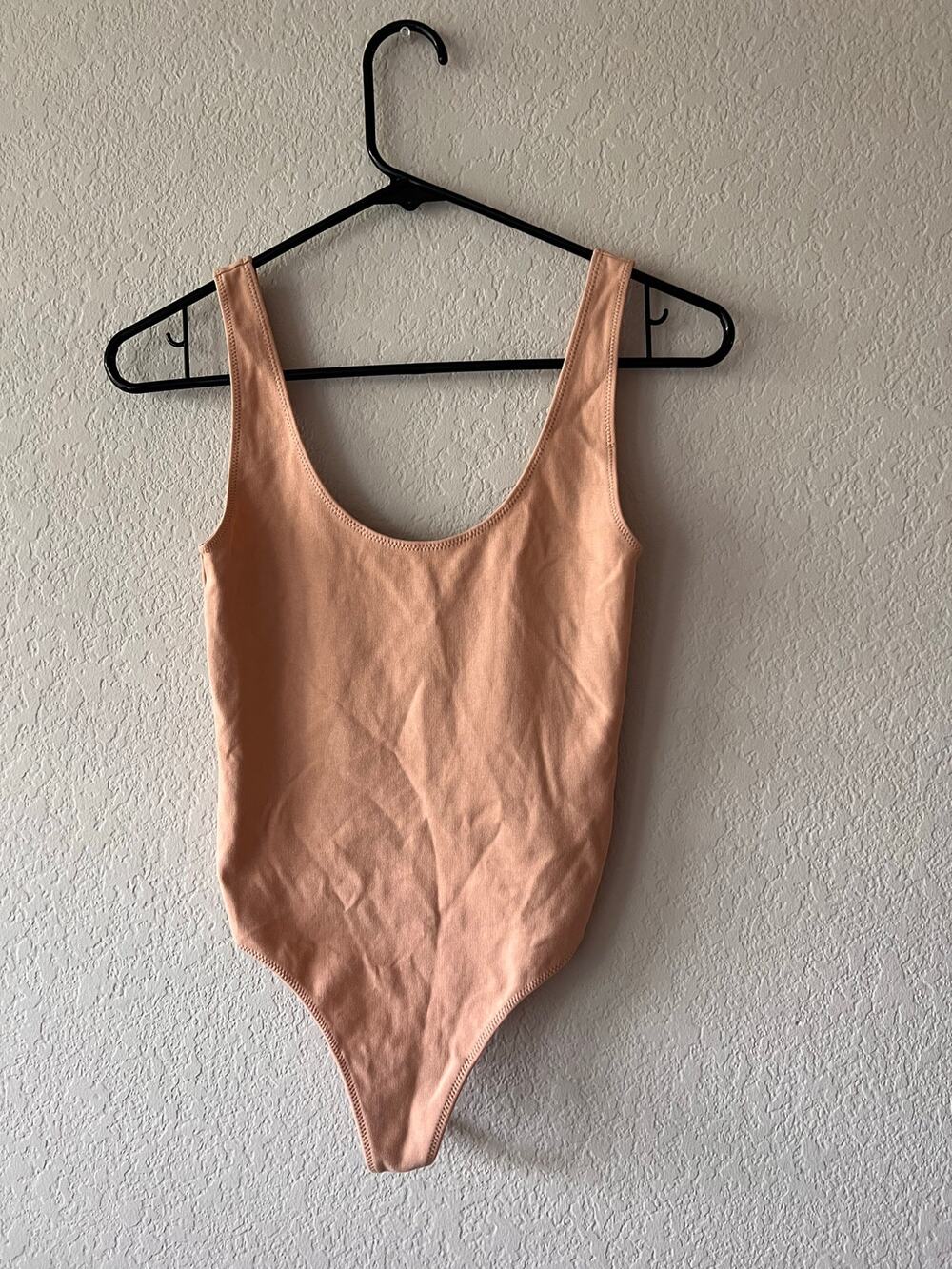 Aritzia Wilfred Free Leila Bodysuit Peach Sleeveless Scoop Neck Thong